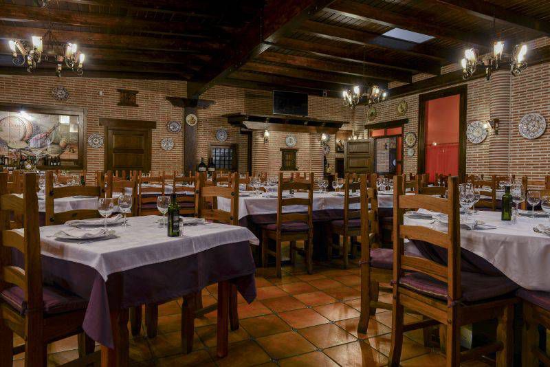 Restaurante Asador Parrilla El Duque - Arganda del Rey - Madrid - Salón Príncipe. Disfrute de nuestra gran bodega para maridar con la mejor carnec de buey